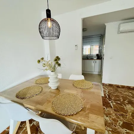 A982 - - 2004 Apartment *